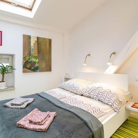 Cupcake 2 Bedroom Loft Apt In Best Location! Krasków Dış mekan fotoğraf