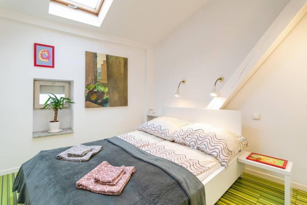Cupcake 2 Bedroom Loft Apt In Best Location! Krasków Dış mekan fotoğraf