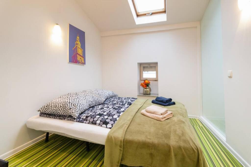 Cupcake 2 Bedroom Loft Apt In Best Location! Krasków Dış mekan fotoğraf